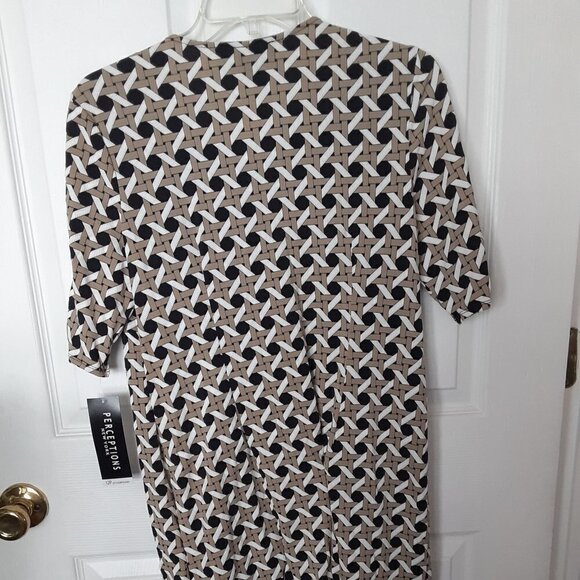 Perceptions Size 12 Petite Black w/Attached Black, Beige & White Jacket - Picture 4 of 4